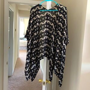 Breezy open poncho from Ecote ✌🏼✌🏾